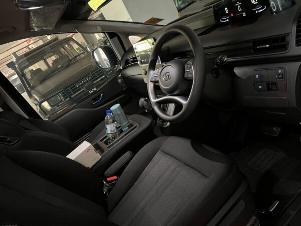 Hyundai Staria <span class="extra-name">11 Seater</span>