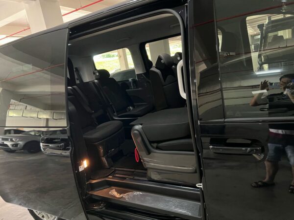 Hyundai Staria <span class="extra-name">11 Seater</span>