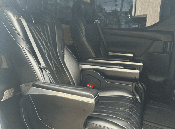 Toyota Alphard <span class="extra-name">Pilot Seat</span>