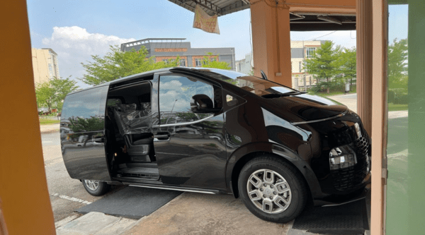 Hyundai Staria <span class="extra-name">11 Seater</span>