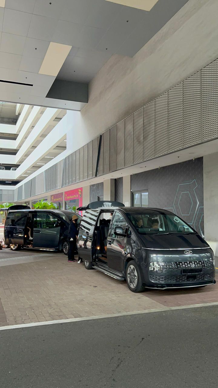 Executive private car transport for Singapore to Malaysia business trips