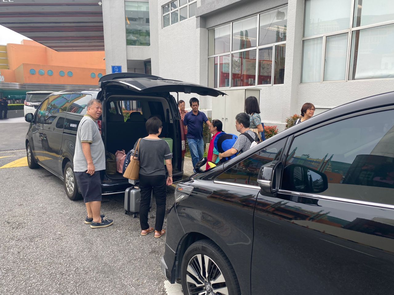 Private tour charter from Singapore to Malaysia for sightseeing trips