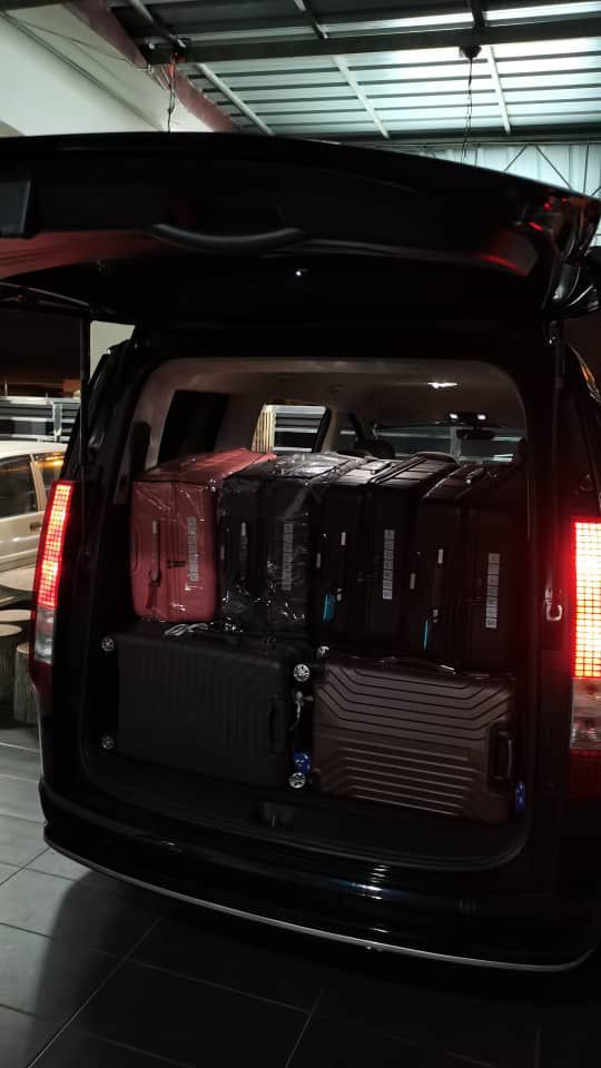 Singapore to Malaysia private car service for airport pickup