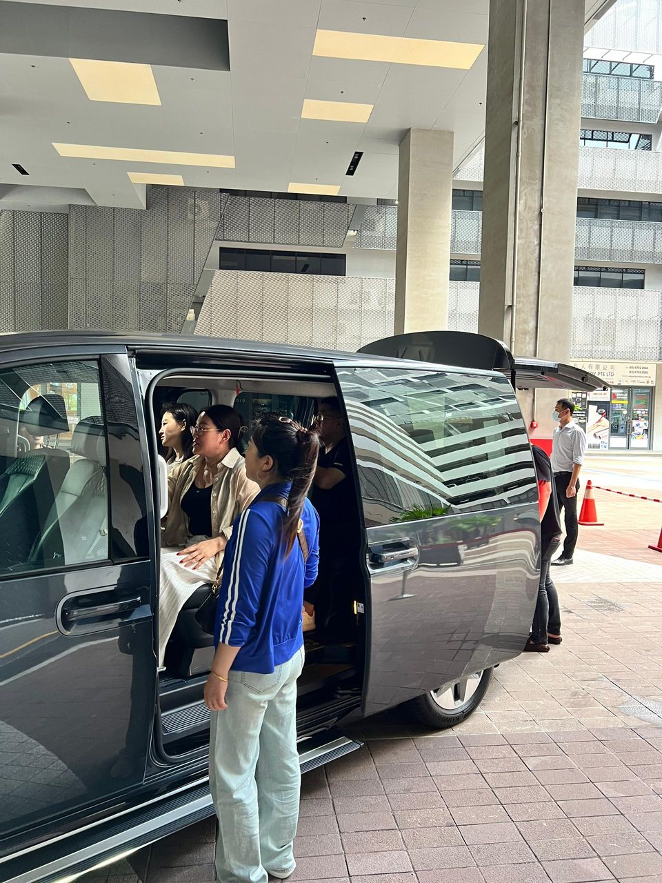 Comfortable cross-border transport for corporate travelers